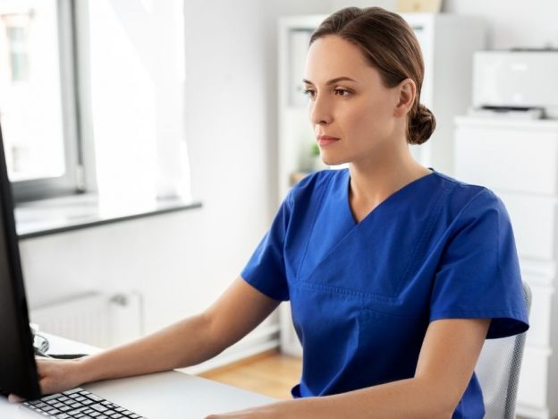 Nurse studying online for the Kentucky nursing license renewal.